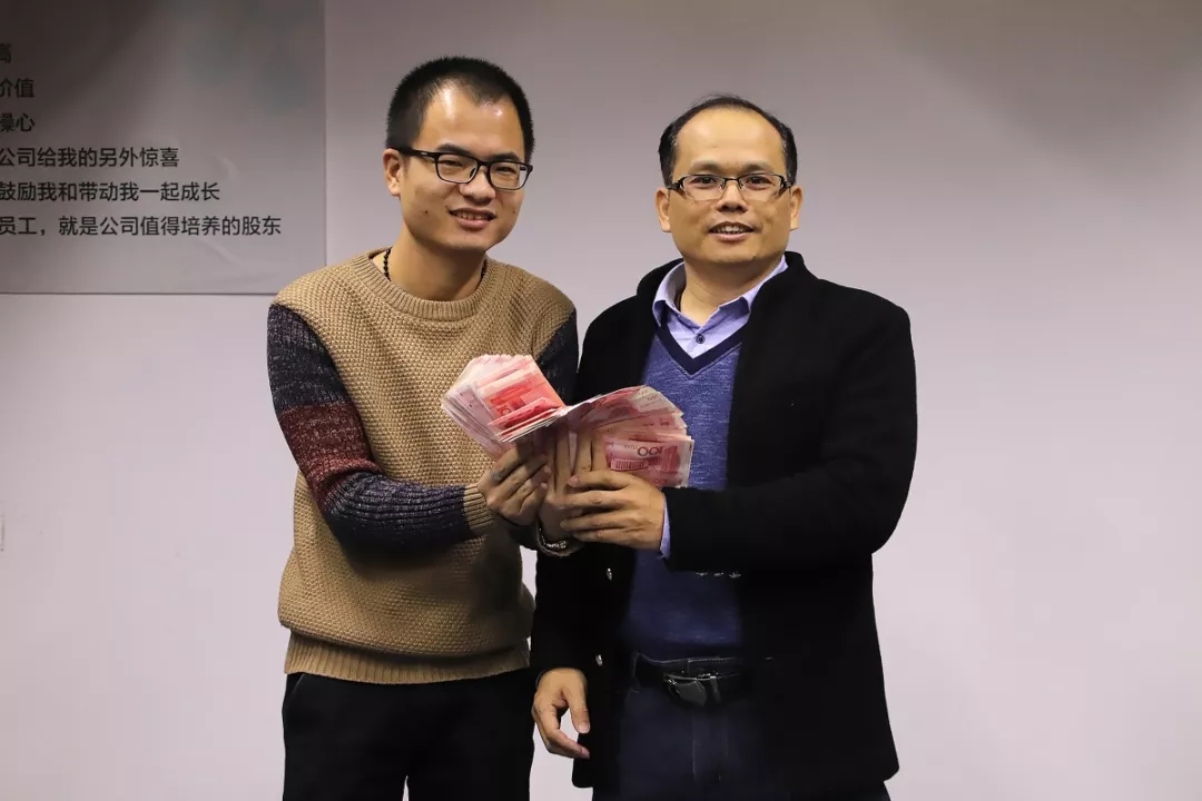 1557800429482688.jpg 640.webp (3).jpg